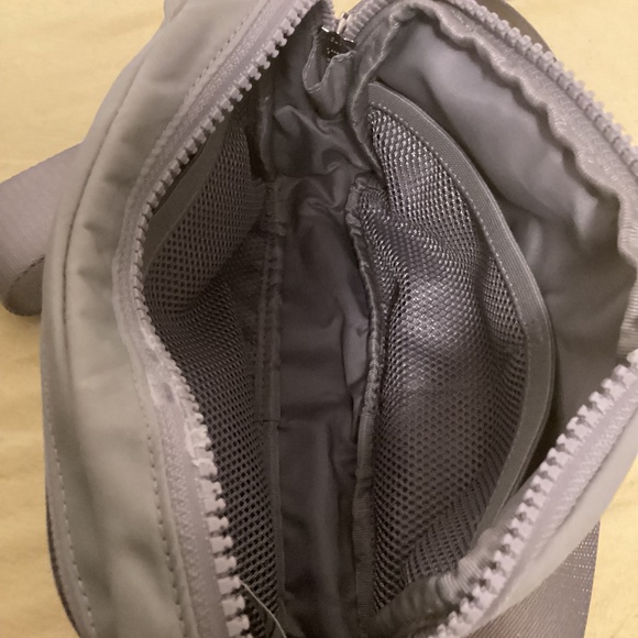 LULULEMON WAIST POUCH BAG - Picture 5 of 6